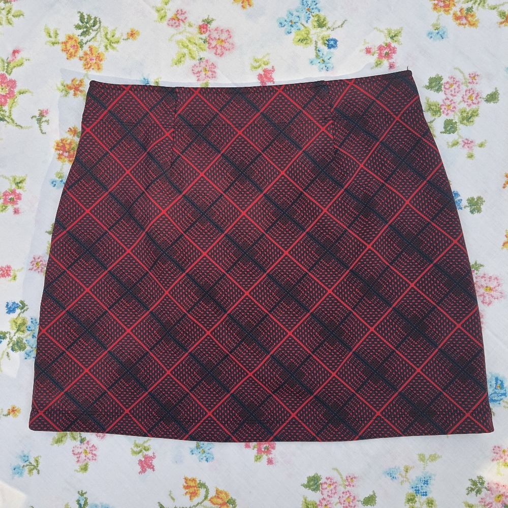 Athleta Medium Plaid Black & Red Stretchy Mini Skirt